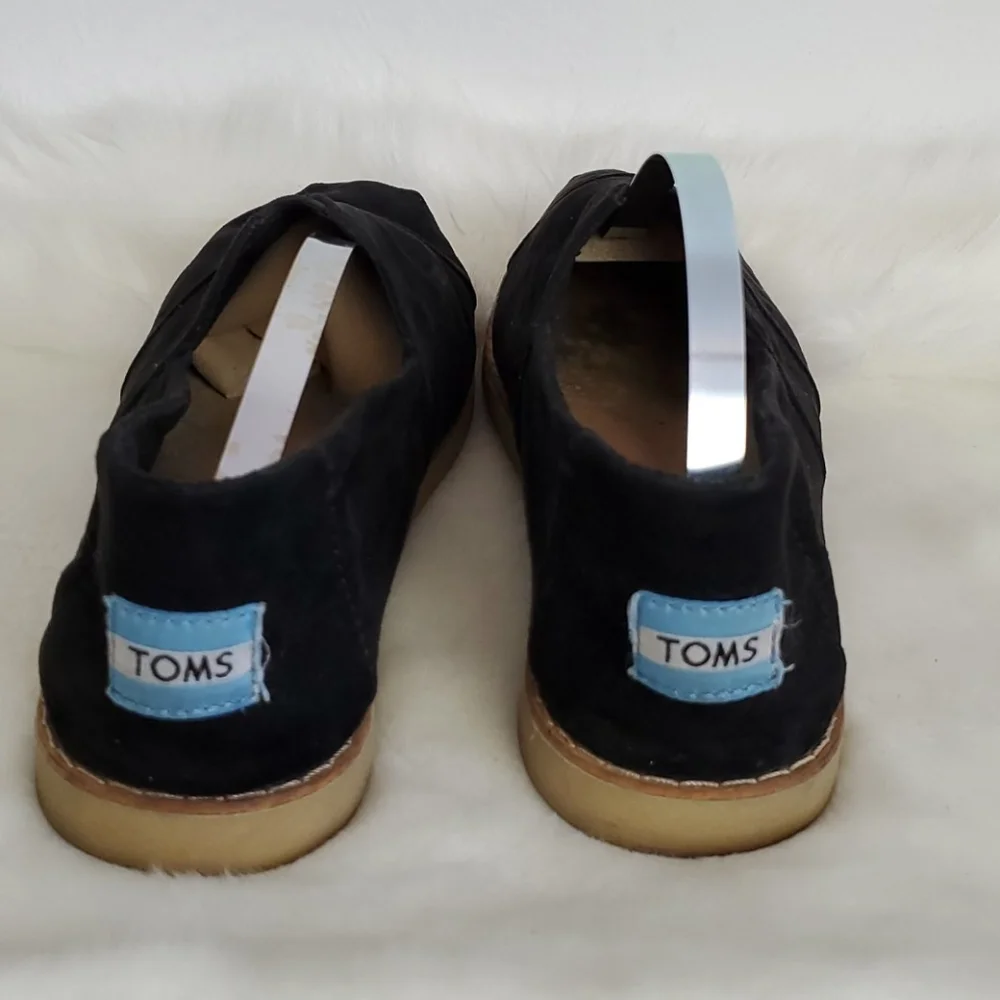 Toms holes spots